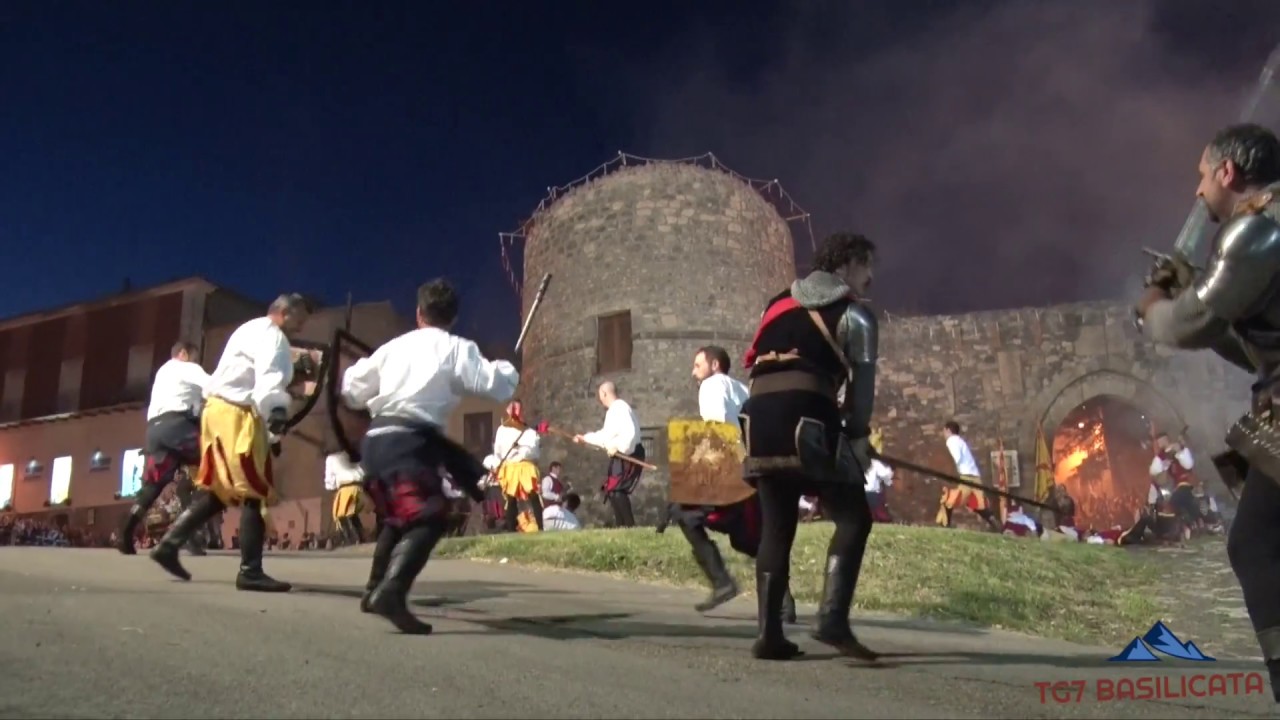 TG7 Basilicata La Pentecoste a Melfi. Incendio alla Porta Venusiana