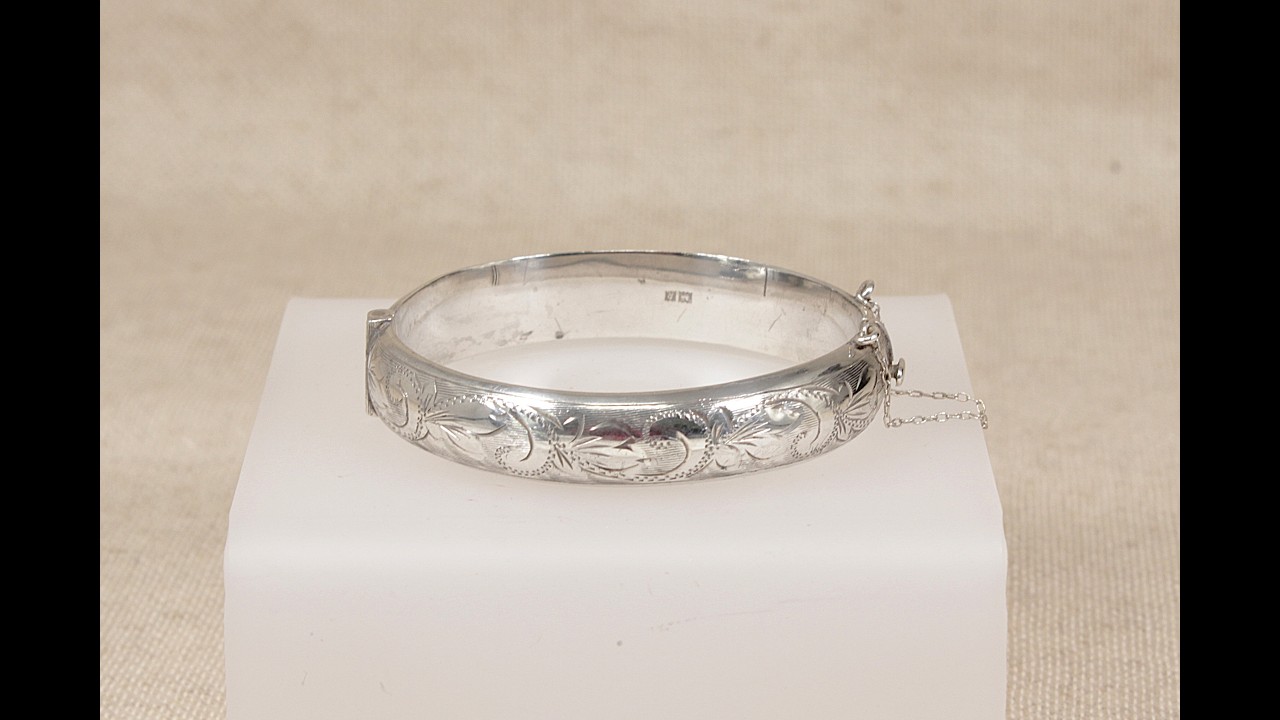 Classic Vintage Sterling Silver Hinged Bangle Bracelet     #5258