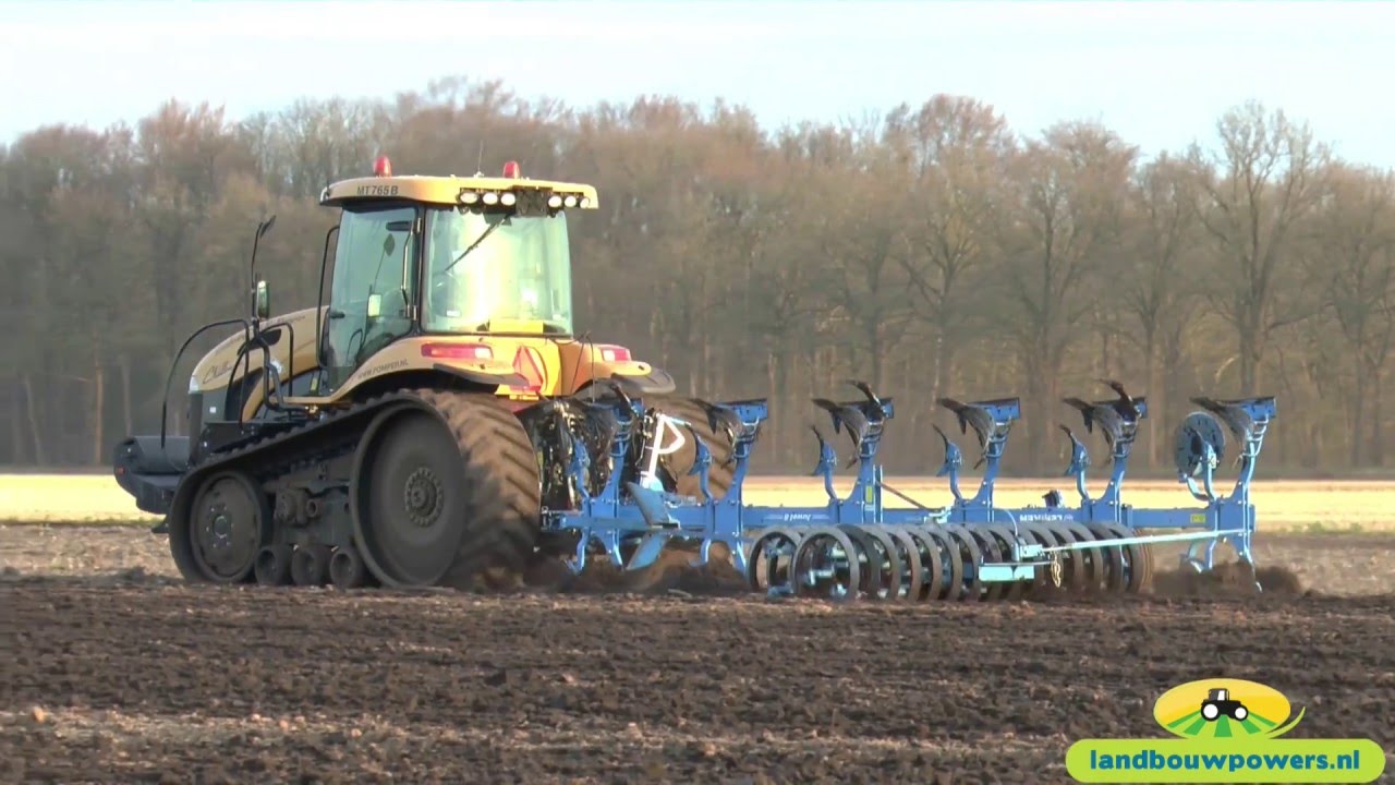 Loonbedrijf T&R Pomper aan het ploegen en bieten zaaien met nieuwe Challenger en Fendt 820