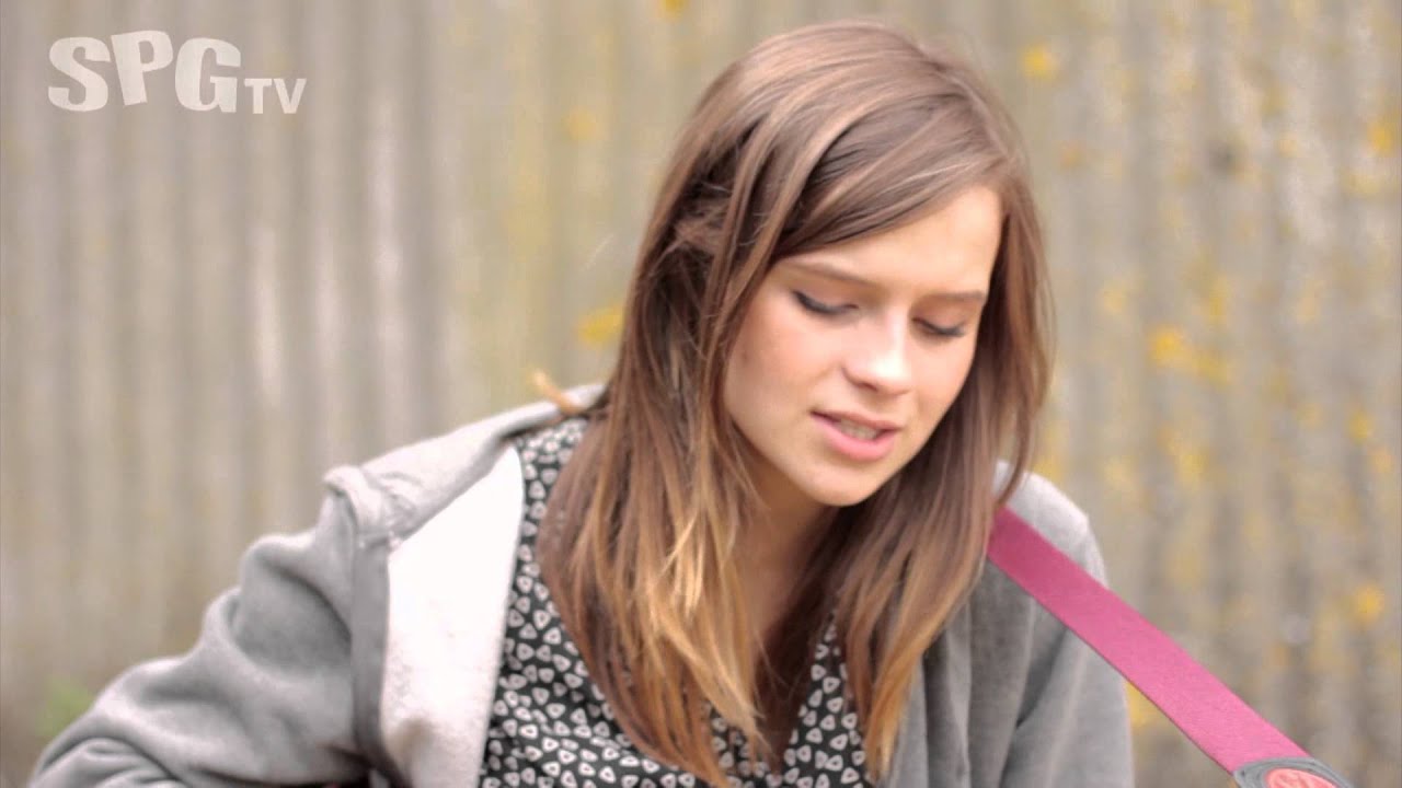 Gabrielle Aplin - 'Ready to Question' | SPGtv