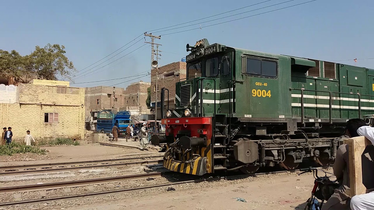Pakistan Railway || American Locomotive || unloaded train || departure from Hyderabad junction