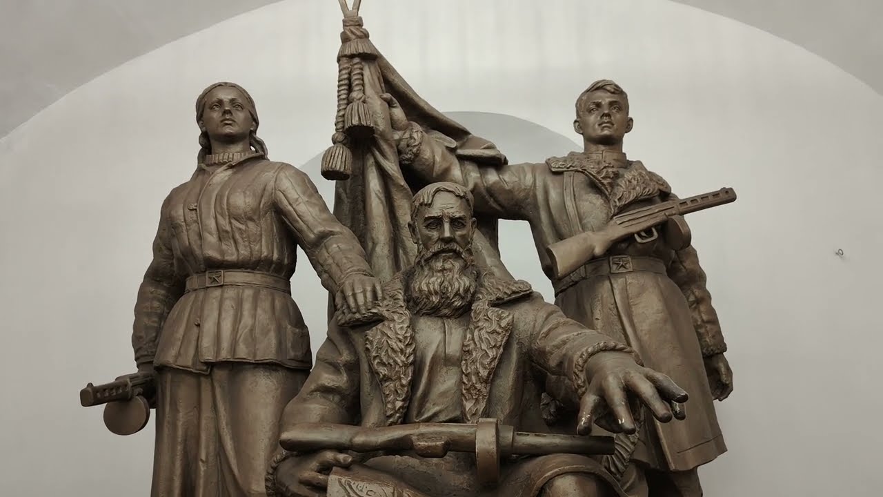 Переход и памятник между станциями метро Белорусская-радиальная и Белорусская-Кольцевая #metro