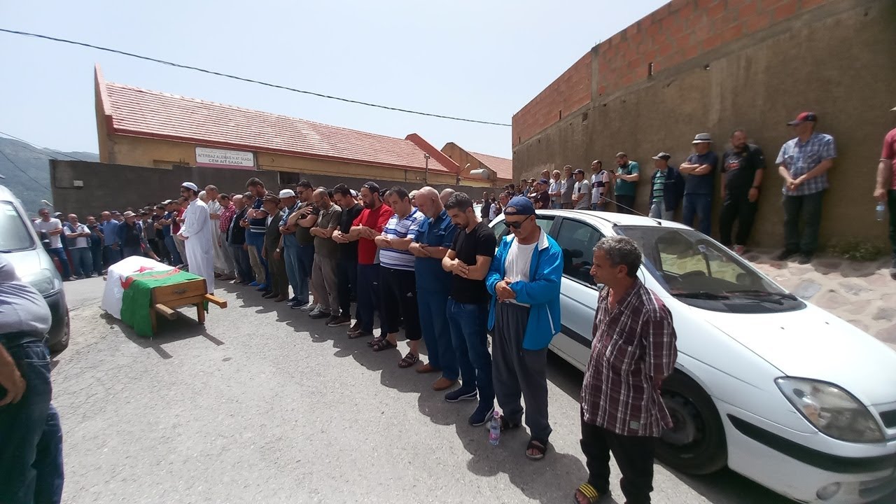 Enterrement de moudjahid Benali Azouaou x Fédération de France à ait saada 