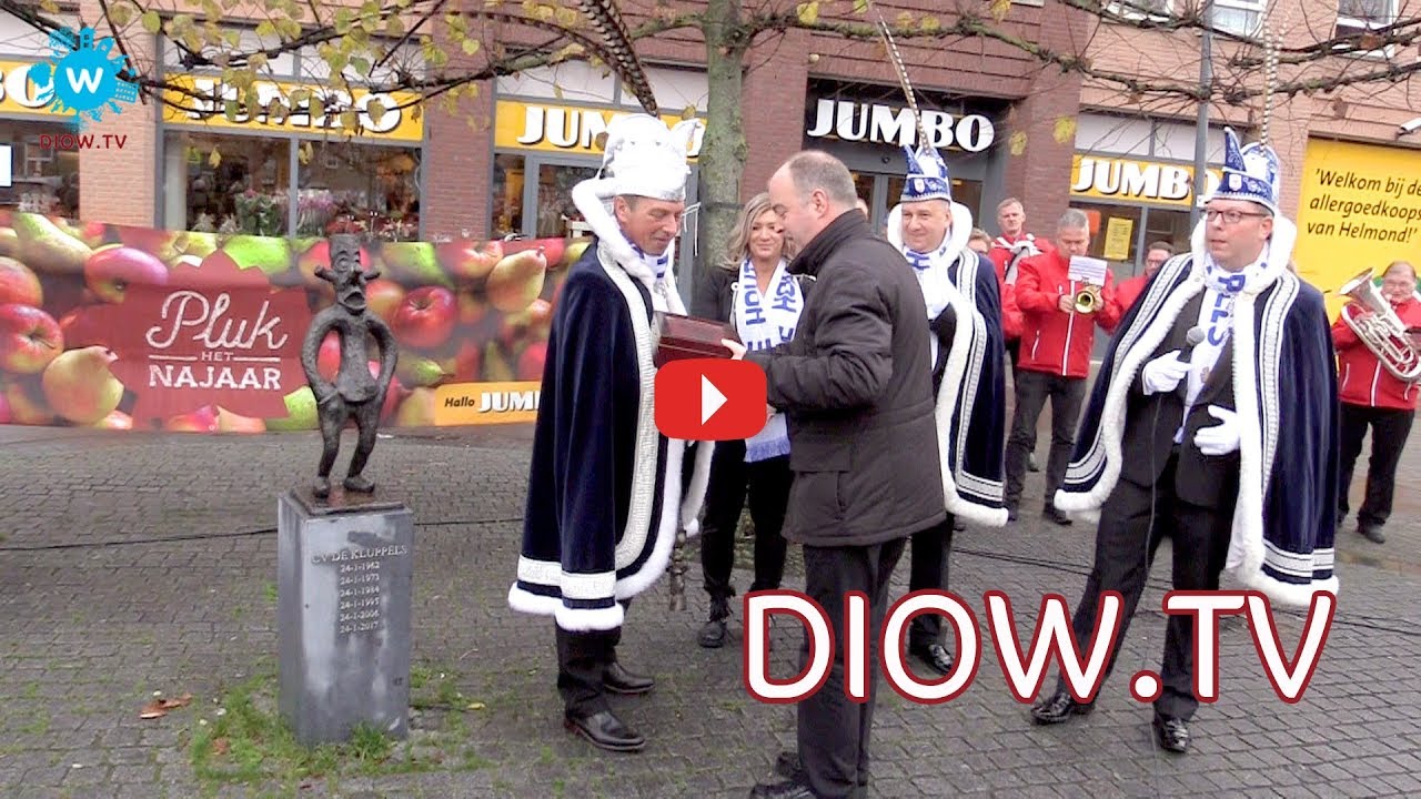 Sleuteloverdracht voor opening Carnavalsseizoen Houtse Kluppels