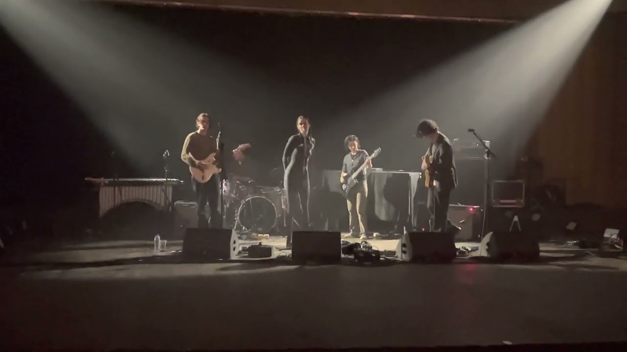 Bar Italia - skylinny (Live)