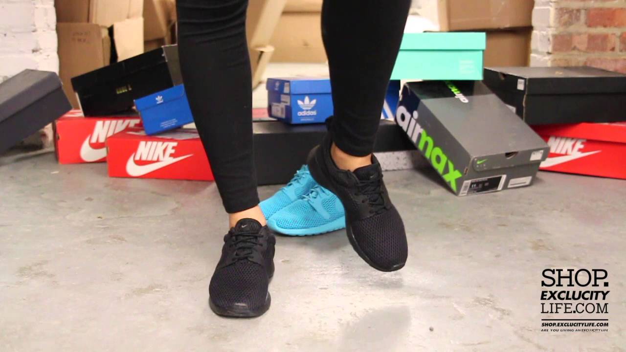 Women's Rosherun Hyperfuse   Black   Black On feet Video at Exclucity