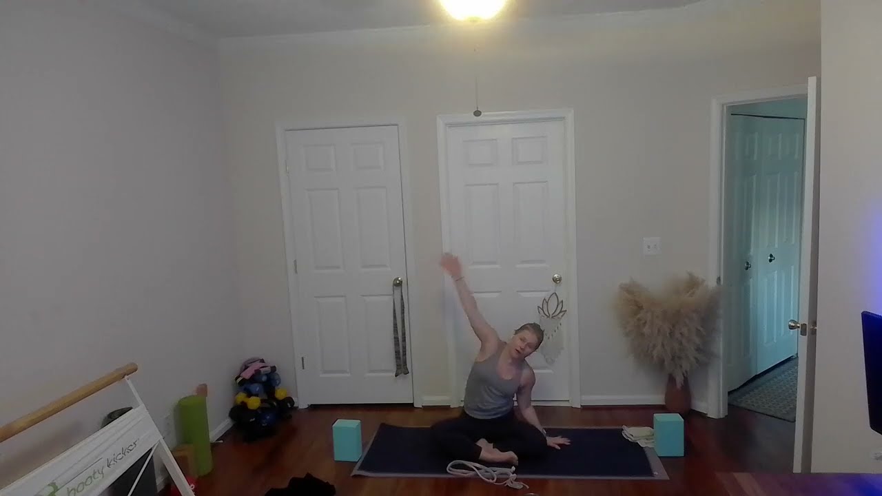 58 min heart opening yoga - Valentines themed 💕