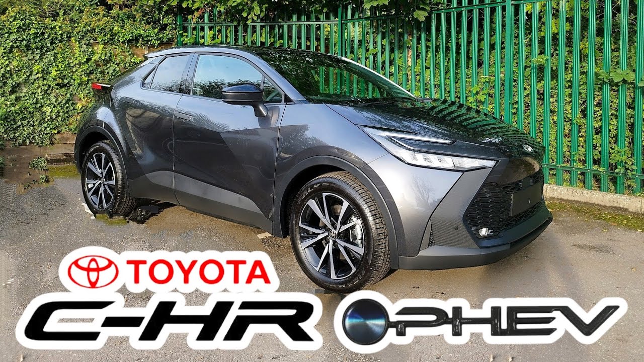 Новый Toyota CHR DESIGN PHEV 2024 года в цвете Decuma Grey &mdash; обзор и тест-драйв 2025 года