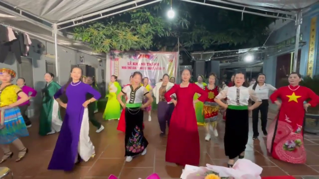 Vũ điệu kết đoàn CLB khiêu vũ thể thao khu phố Mao dộc 