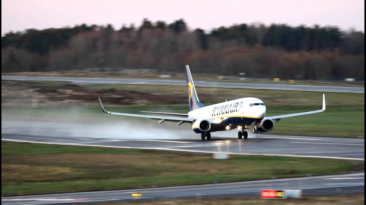 Ryanair Boeing 737-8AS EI-DAP takeoff from RWY 18 at Oslo Torp 28.10.2011