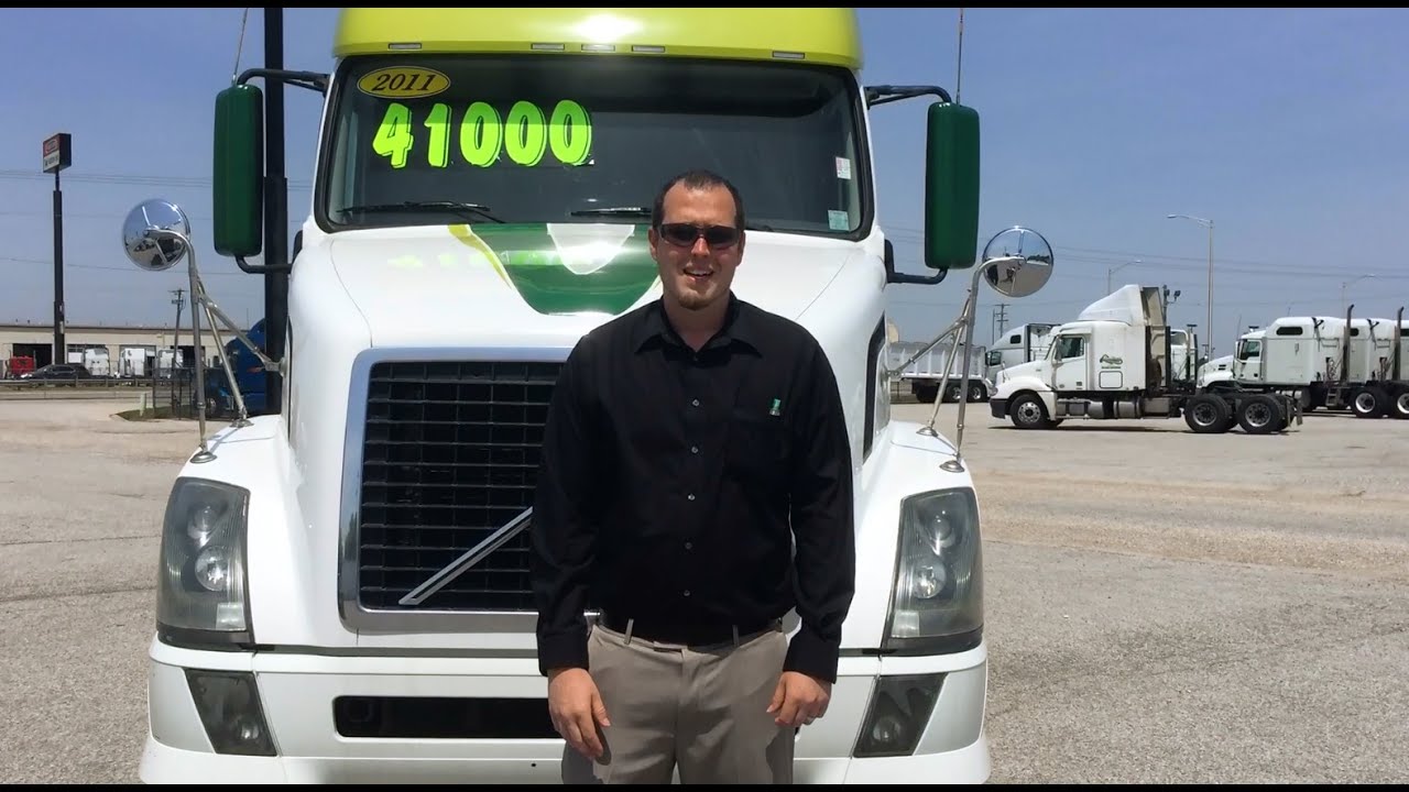 2011 Volvo VNL670 with Cummins ISX Engine