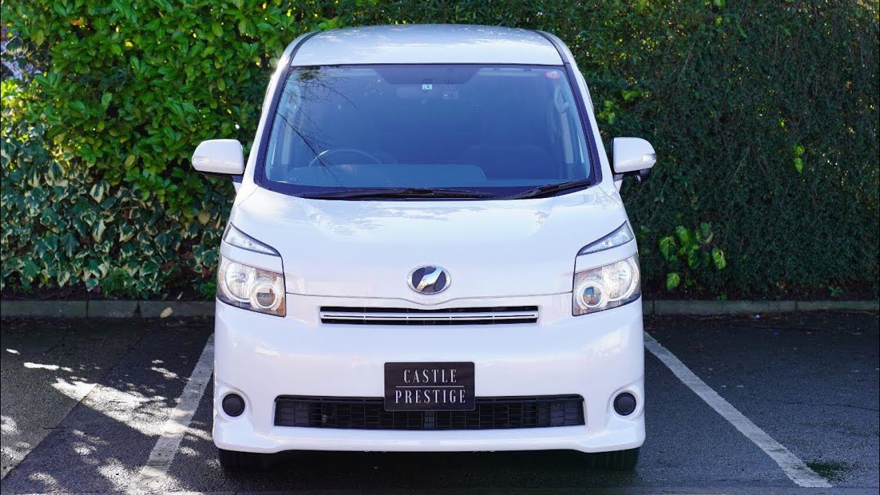 Toyota Voxy - IMP260 | Video Walk-Around • Castle Prestige LTD