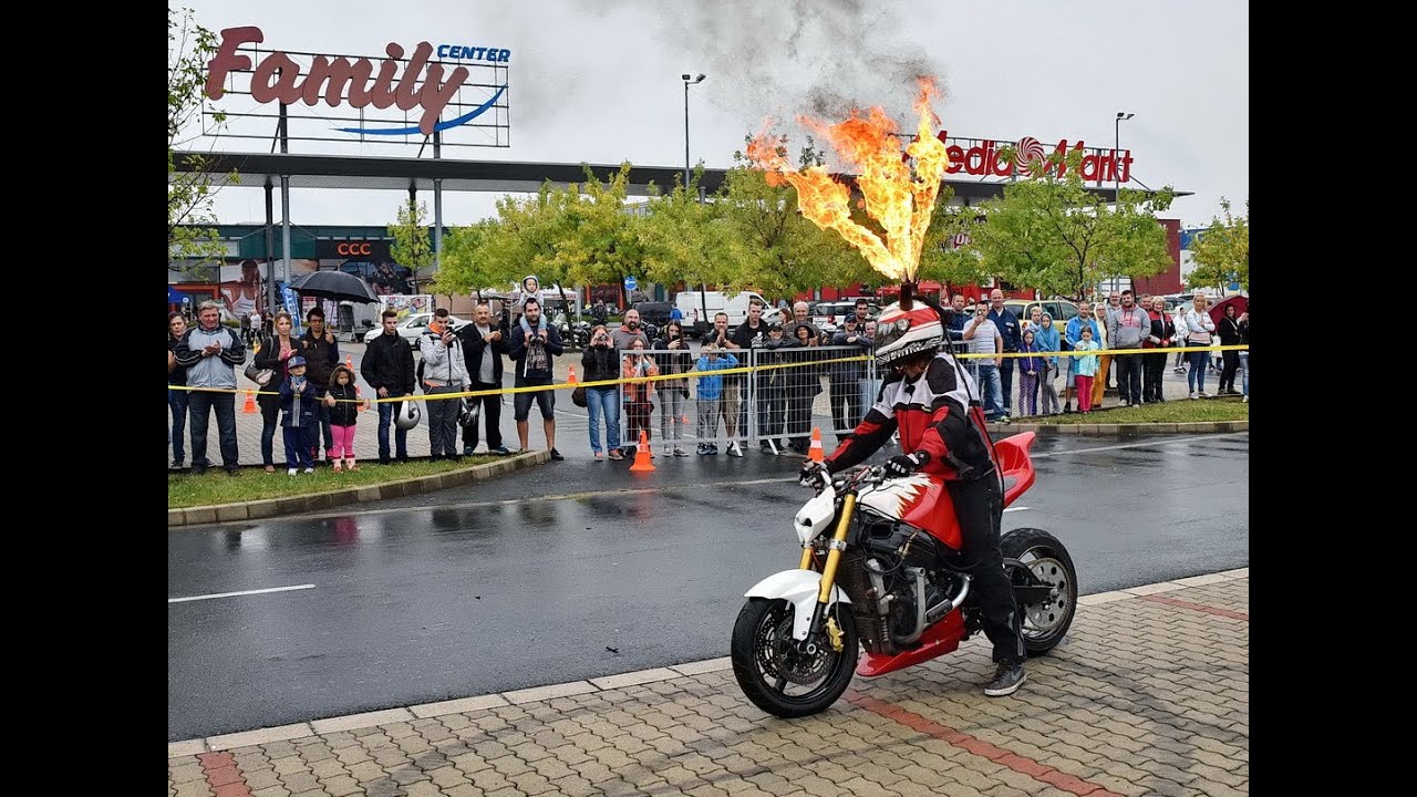 Streetfighter show a VI.  Motoros és Baleset megelőzési Napon, Szombathelyen