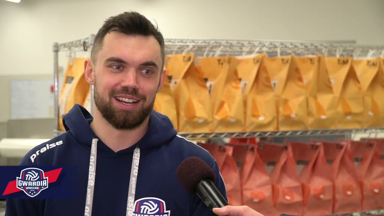 Siatkarze wcielili się w pracowników Tim Catering!