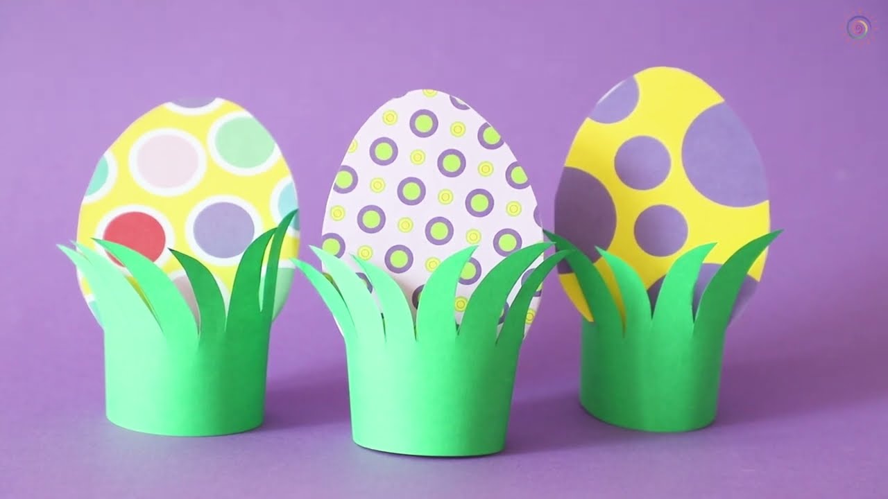 L'œuf de Pâques. Décoration des œufs de Pâques. The Easter egg. Decorating Easter eggs.