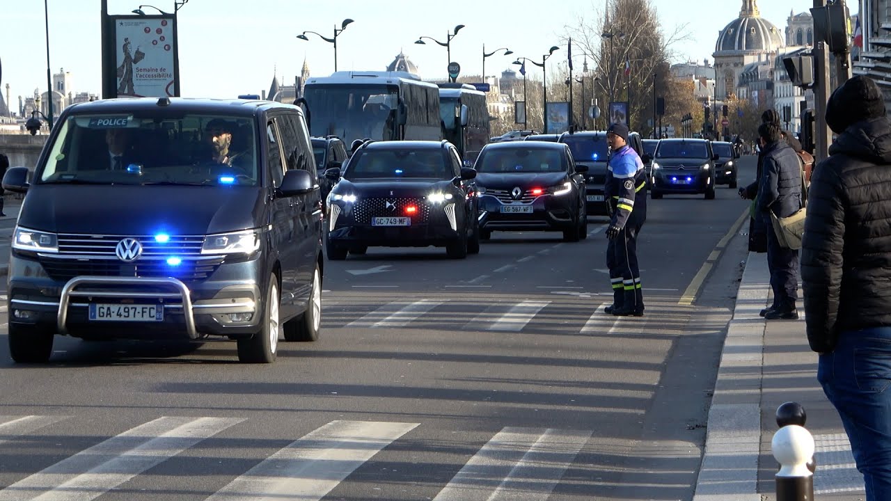 Retour du Convoi d'Emmanuel Macron Après sa Visite à Notre-Dame de Paris