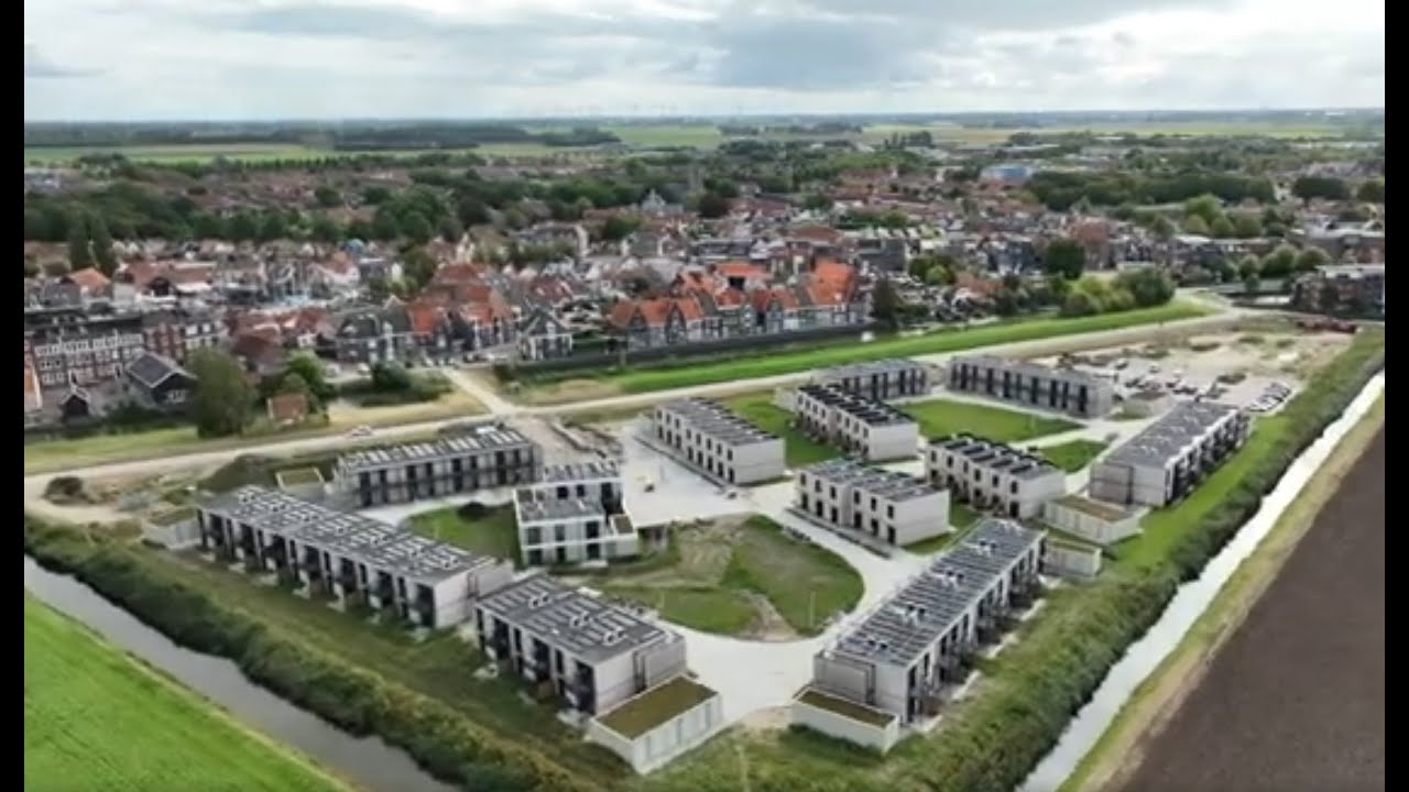 Timelapse van de bouw van 111 flexwoningen voor Oekraïense vluchtelingen op Goeree-Overflakkee