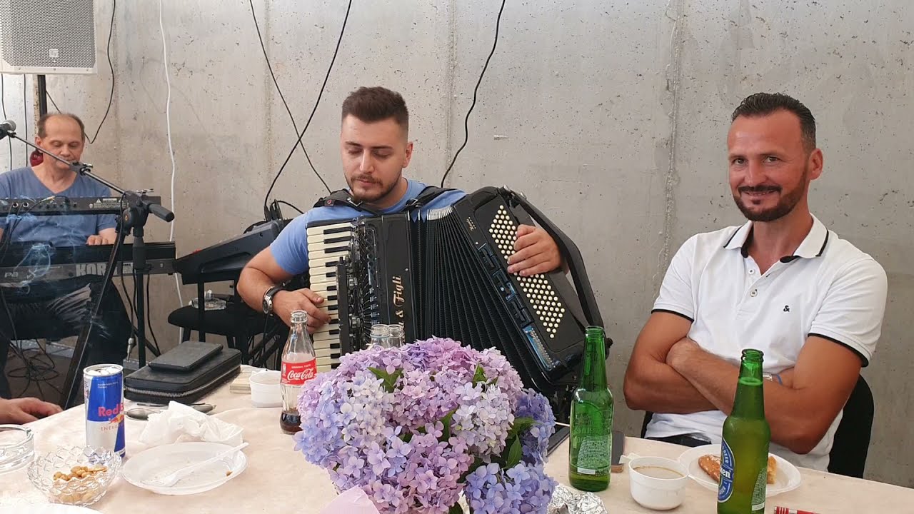 Haris Kaltak tako mlad a tako dobro svira...svira za našu dušu