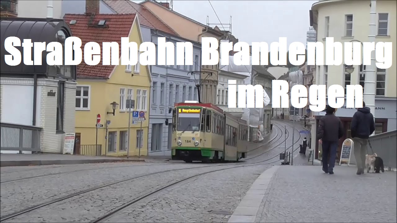 Straßenbahn Brandenburg/Havel im Regen (Herbst 2014)