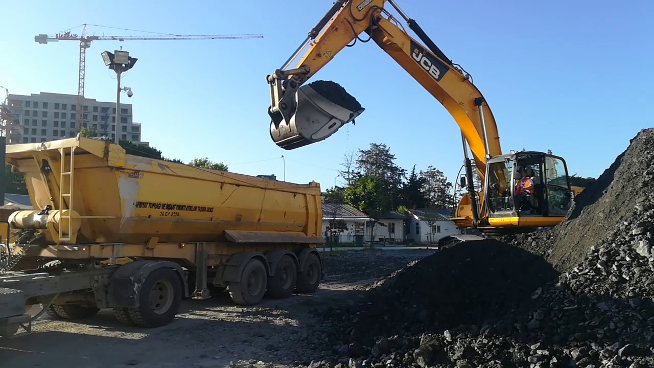 Jcb js 290 paletli ekskavatör ile kamyon yükleme