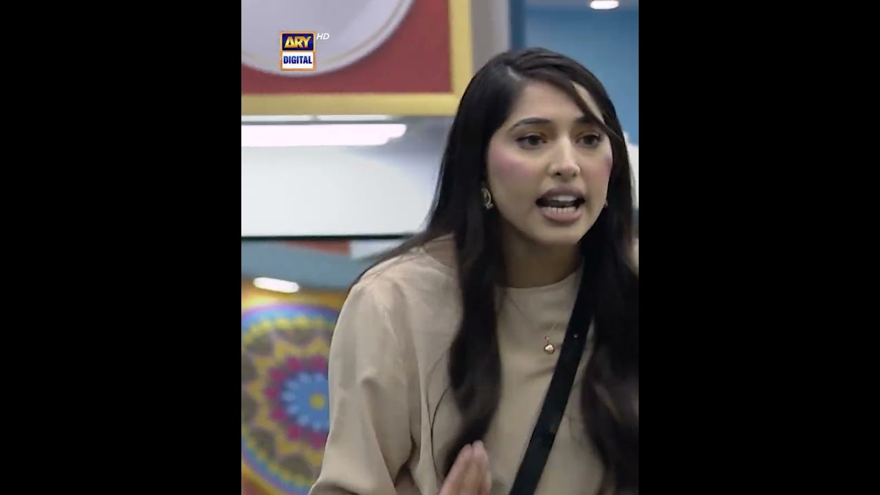 Ungli mat dikhana 😡 Dania Huyi Physical | Tamasha S3