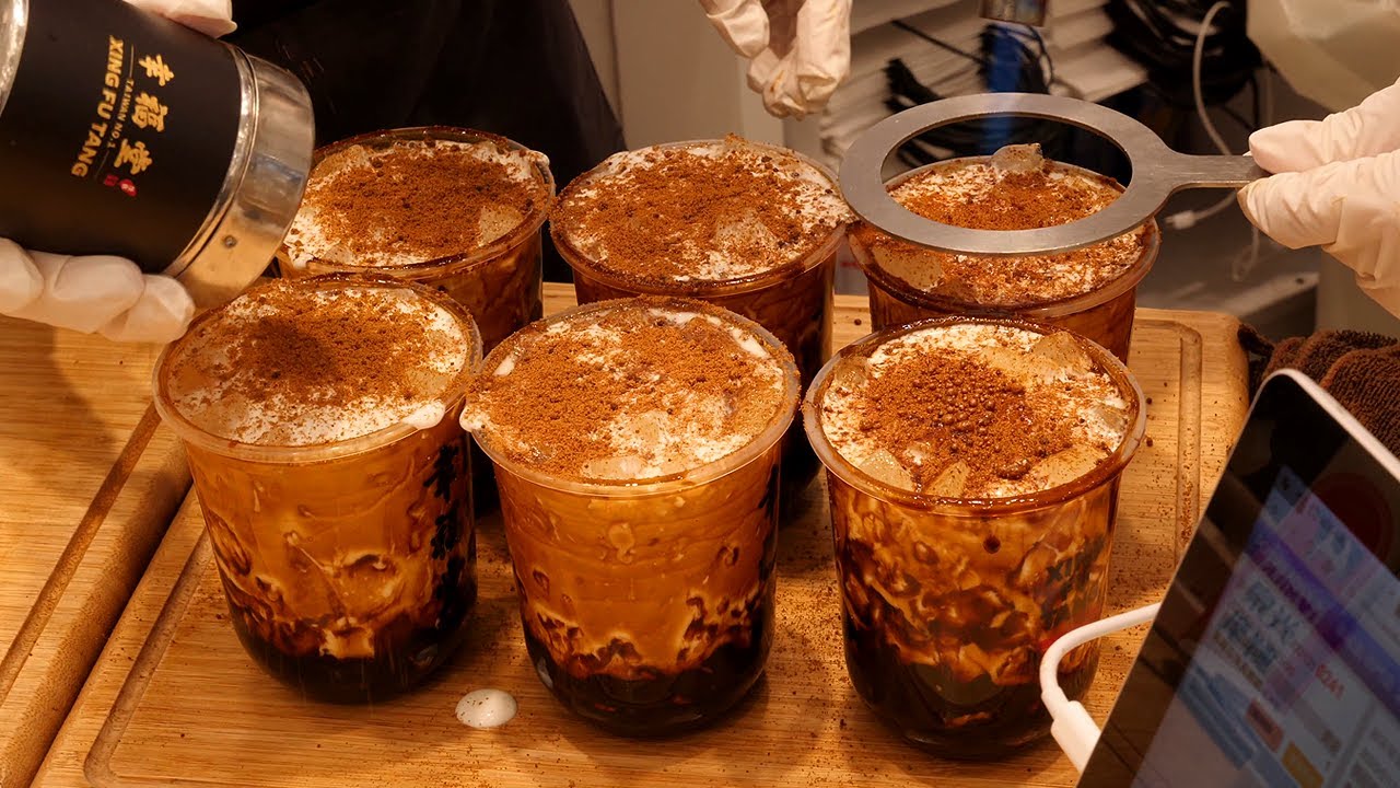 황금 흑당 버블티 / black sugar gold milk bubble tea / taiwanese street food
