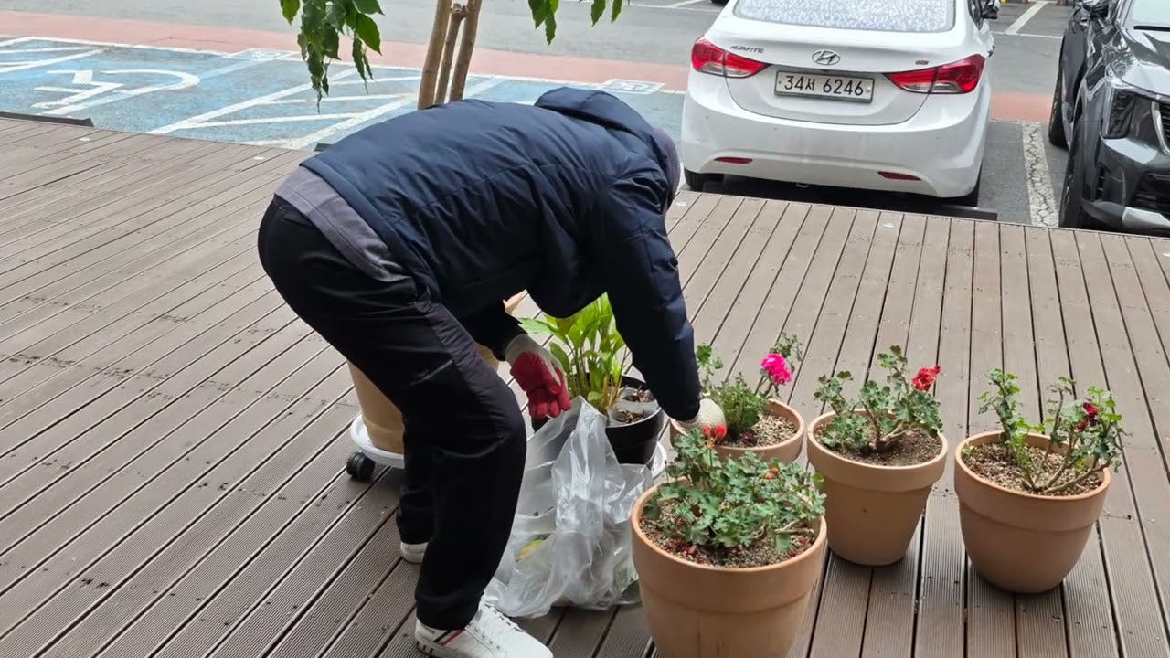 [동구행복한어르신복지관]김조은기자) 복지관 대청소 하는 날