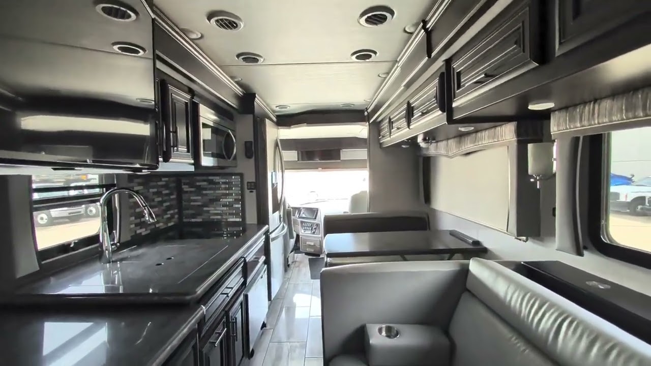 #BerkshireXL delivery and pick up. A quick tour of the coach. 