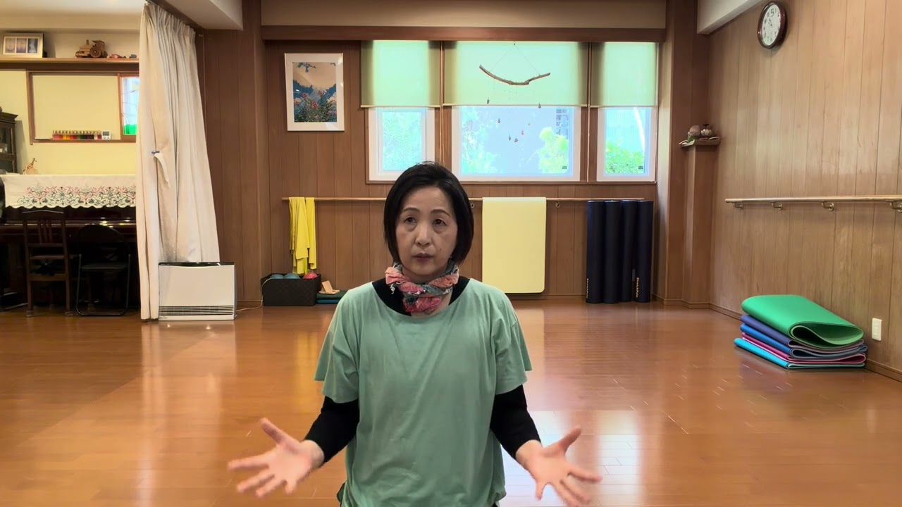 壁の力をかりて背中ほぐし🌟Yogaトレ