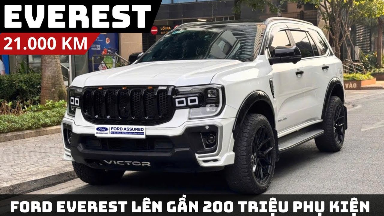 Ford Everest Titanium 2 cầu lướt chỉ 21.000km - Lên gần 200 triệu tiền phụ kiện thì liệu có đáng?