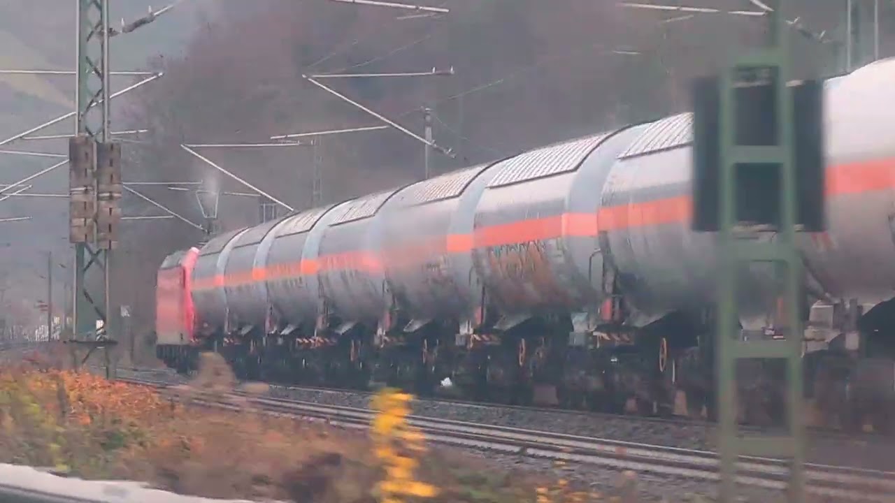 Wir fahren Parallel mit der Bahn etwas was man hier gut  filmen  kann....Oberes Mittelrheintal, L R.