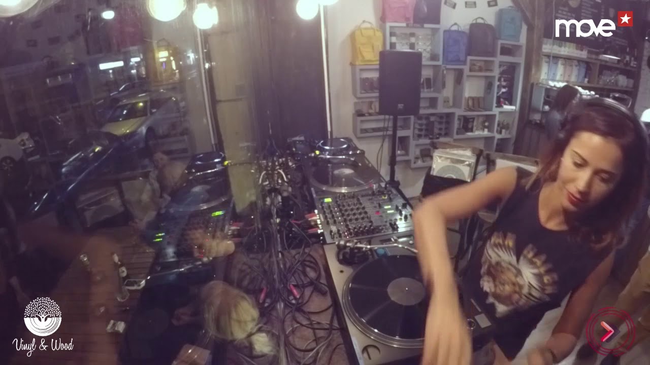 Instore Session w/ MOLLY [Rdv Music/ Aku] @ Vinyl & Wood Budapest 16.09.2017. (MOVE)