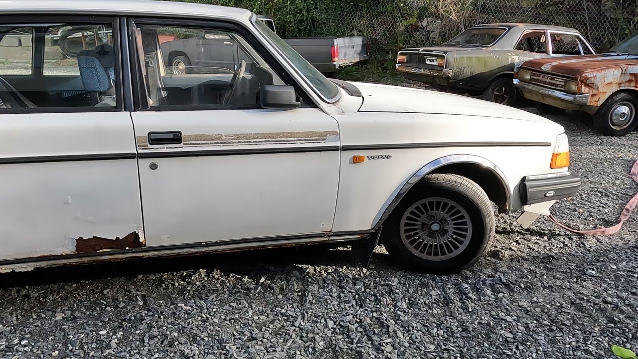 Will it Run and Drive after 14 Years? 1984 Volvo 240 Field Find