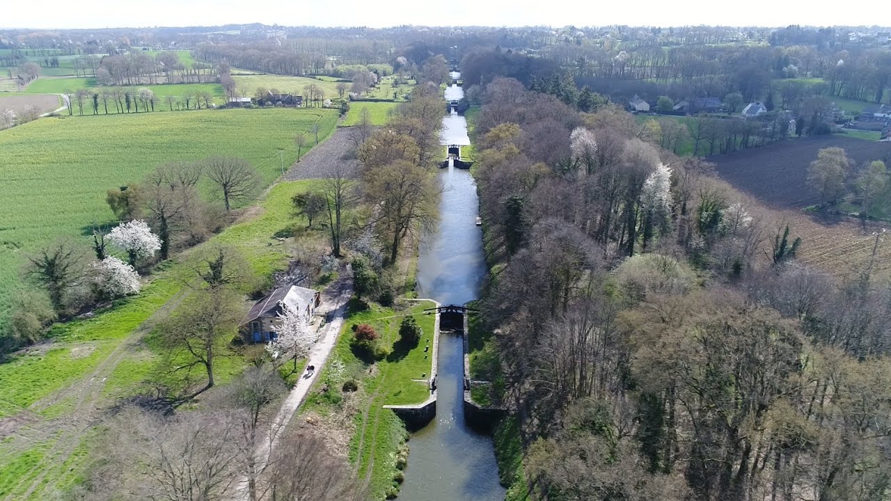Les 11 &eacute;cluses d&rsquo;H&eacute;d&eacute;-Bazouges sur le canal d&rsquo;Ille-et-Rance