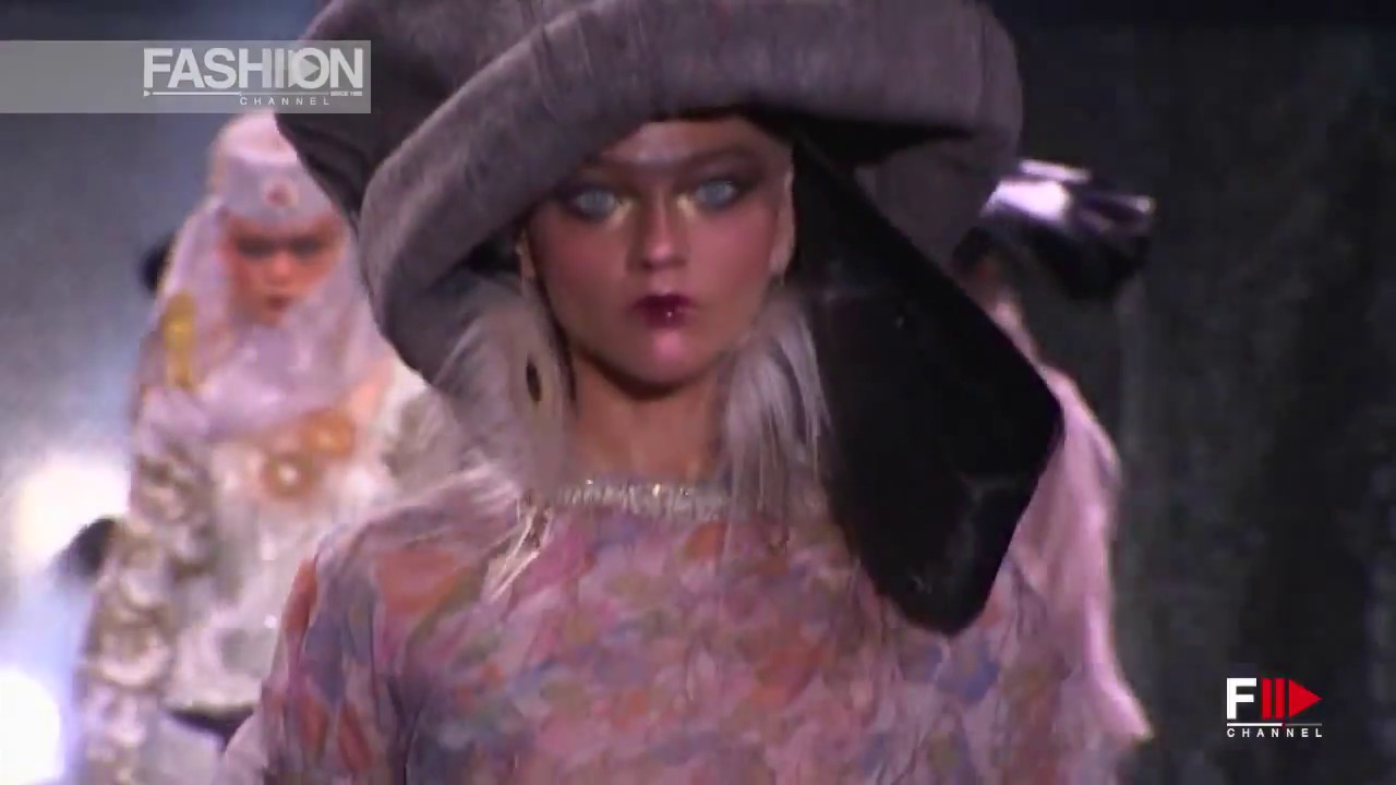 JOHN GALLIANO - Paris Autumn Winter 2010 - 11 - Fashion Channel
