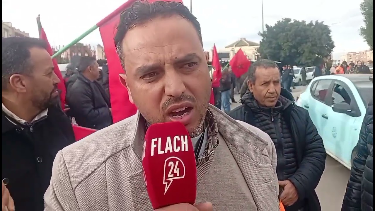 عاجل  من مكناس:  وقفة إحتجاجية لأصحاب الطاكسيات بالمحطة الطرقية بالمدينة وهذه هي الأسباب ؟؟؟