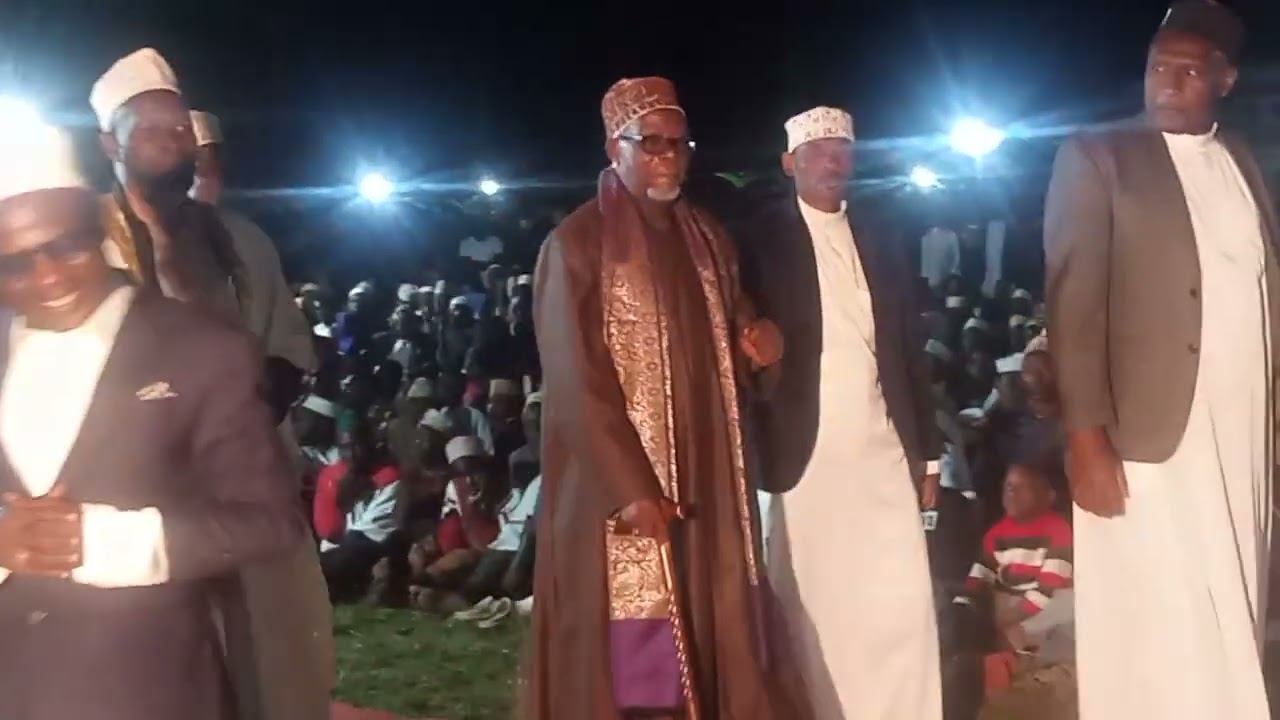 KATIBU  BAKWATA BUKOBA MANISPAA, ATOA HATI YA PONGEZI KWA SHEIKH WA MKOA WA KAGERA KWA KAZI NZURI.