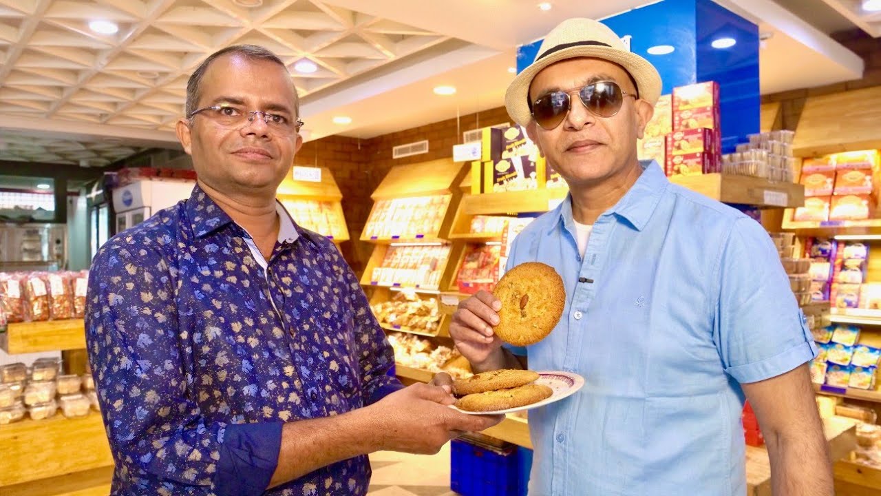 Visiting SUBHAN BAKERY For FAMOUS DUM KE ROAT| OSMANIA & CHAND BISCUITS| Popular Bakery In Hyderabad