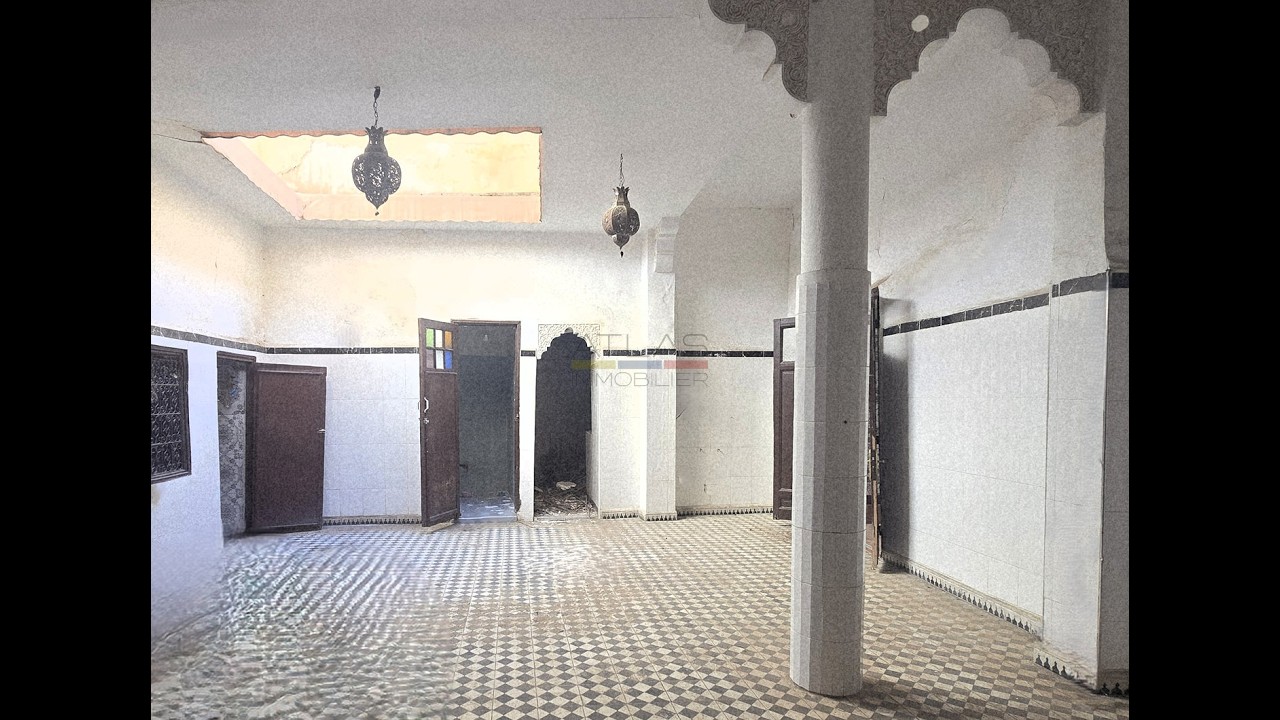 🕌 Riad d’angle à vendre à Marrakech | Kasbah – 175 m² au sol • Double entrée • Accès voiture