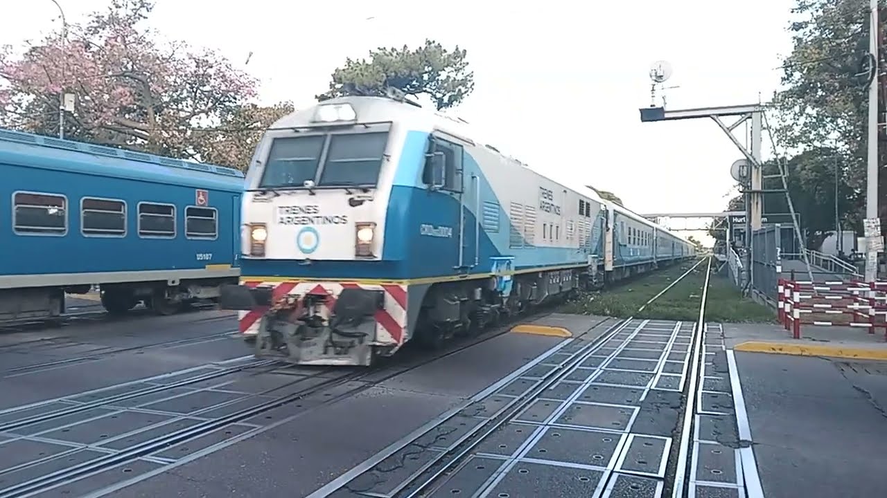 B961+ch entrando a hurlingham y CKD8g0004+ch20 con servicio a junin