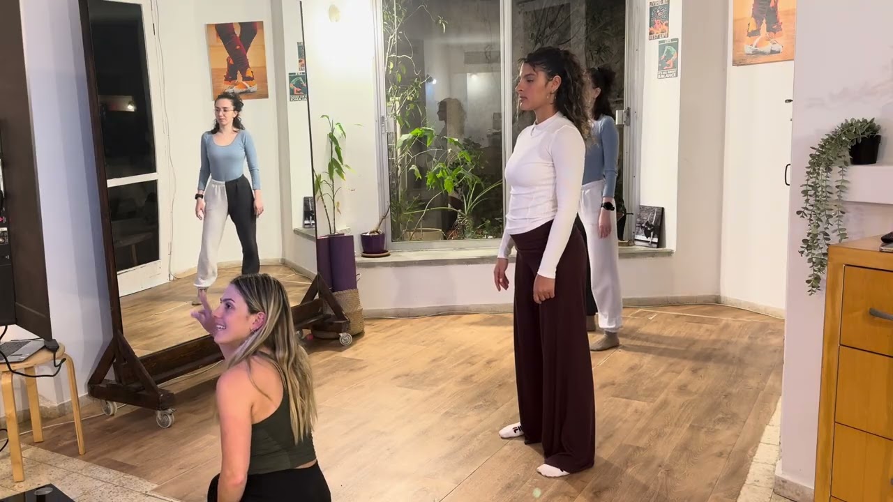 שיעור ריקוד כיף וקליל עם יהל - ניתן לבצע בכל מקום :) 