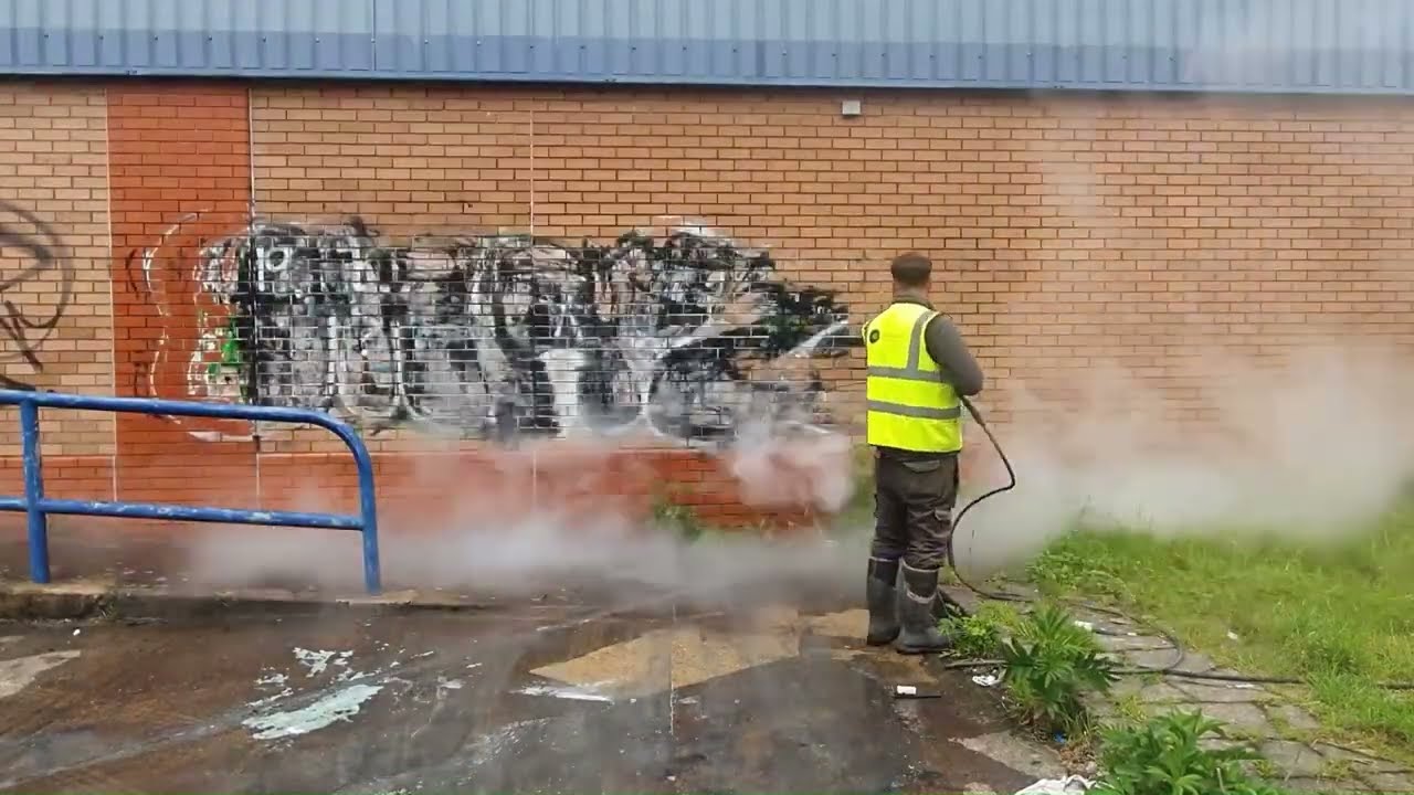 REMOVING GRAFFITI FROM BRICKS