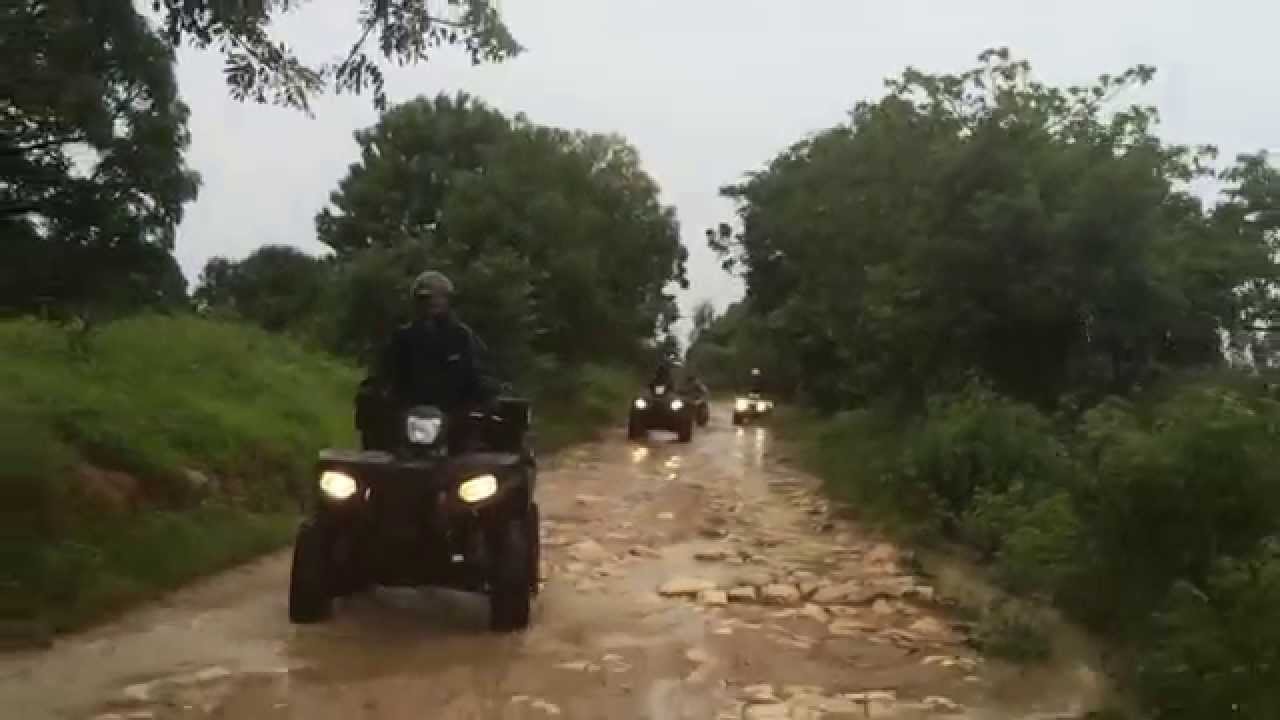 Polaris Sportsman 400 vs Kymco MXU 300, Majunga - Aventure en eaux profondes_Part. 1