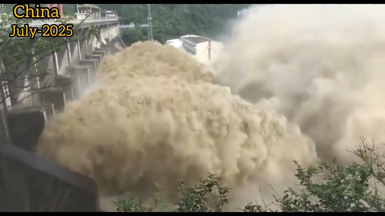 Midnight flash floods hit China #china #flood