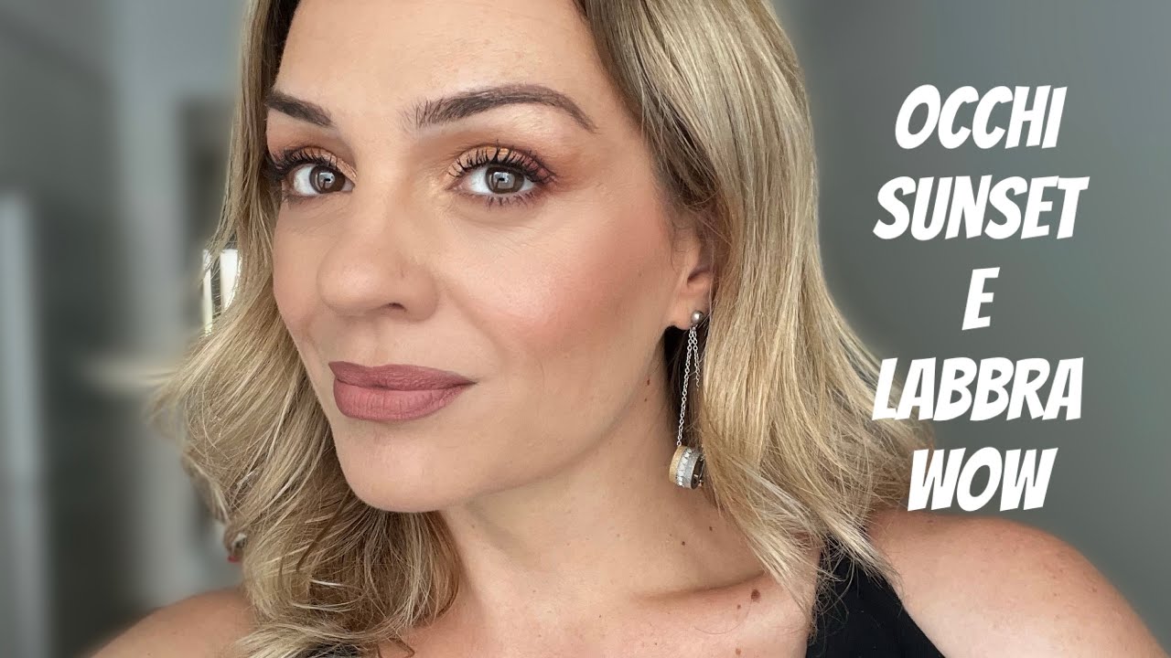 Trucco Sunset per uno sguardo luminoso e labbra voluminose