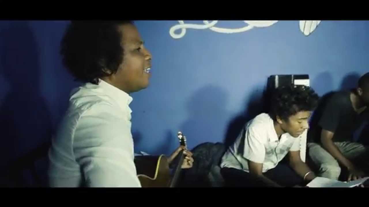 Theo RAKOTOVAO & Felly - Iza