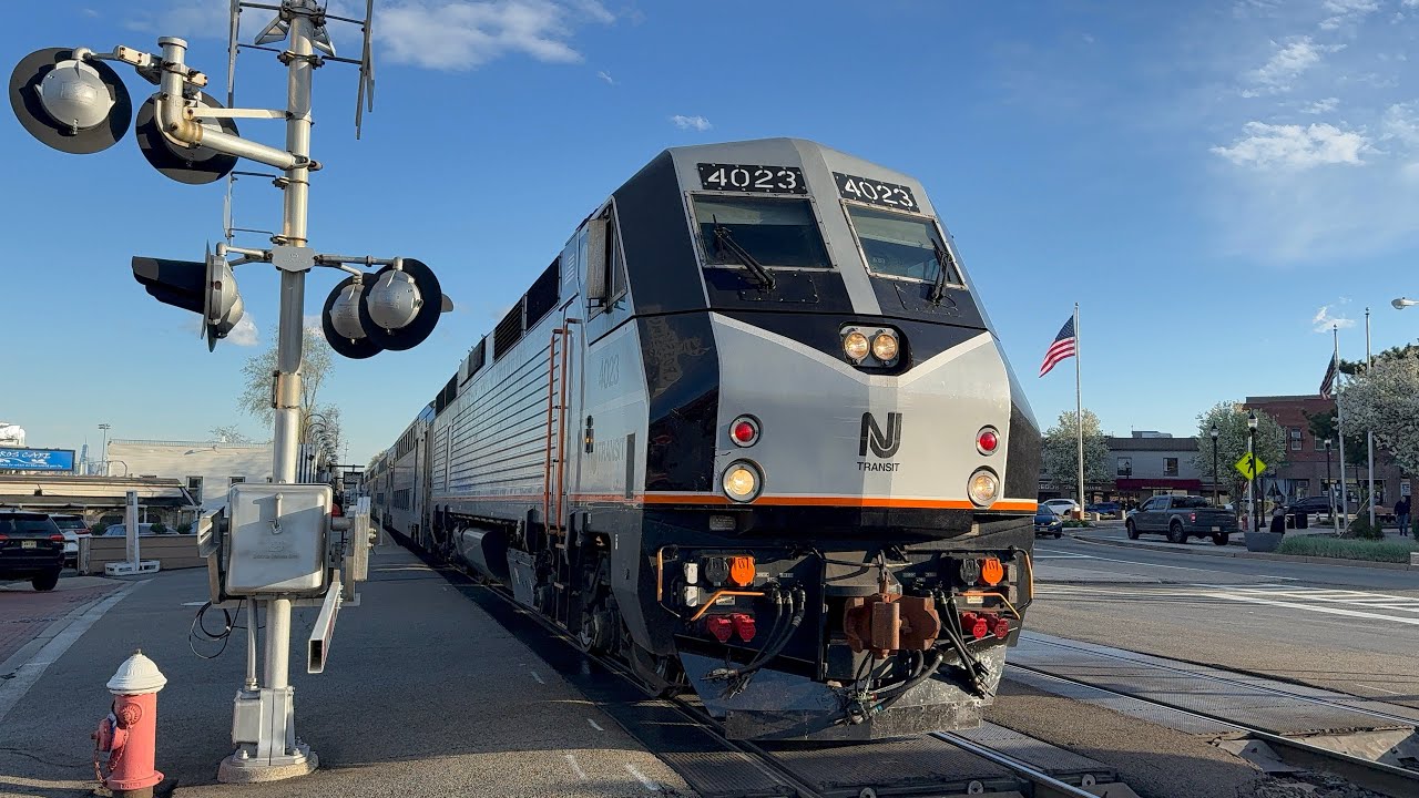 [4K/HDR]: NJT PL42AC 4023 with bolted numberboards leads train 1271 (4/15/25)
