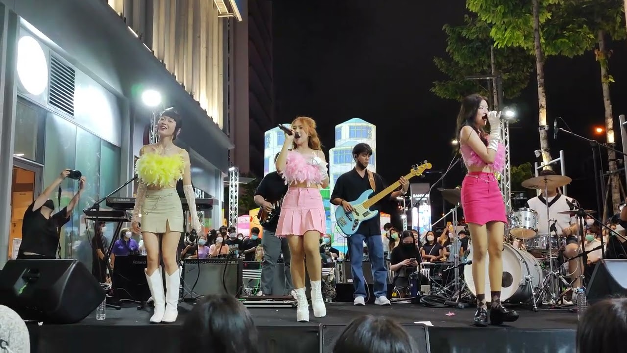 Pixxie : สตรอง @ All About Art Market - Samyan  Mitrtown【4K 60FPS】