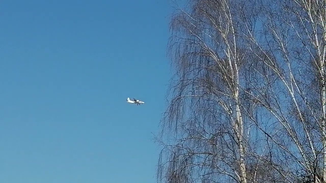 Ан 24 жужжащий самолёт