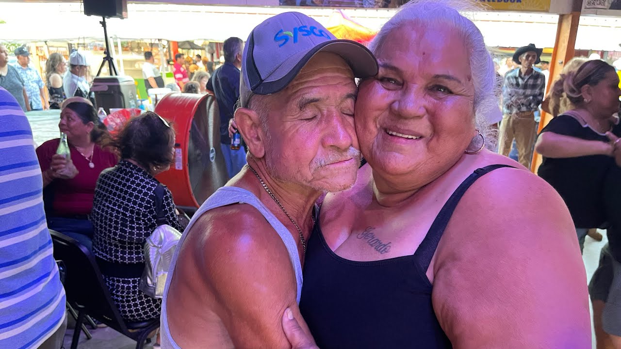El regreso de Martita y su Flaco .. desde La Capital Flea Market con Los Tiburones del Norte